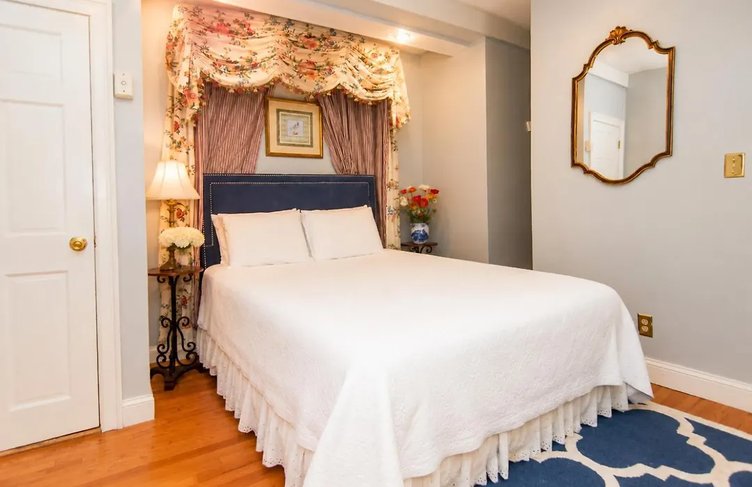 Inn On Bellevue (Adults Only)-1